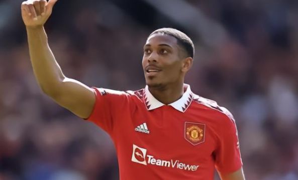 头球破门为 头球破门为